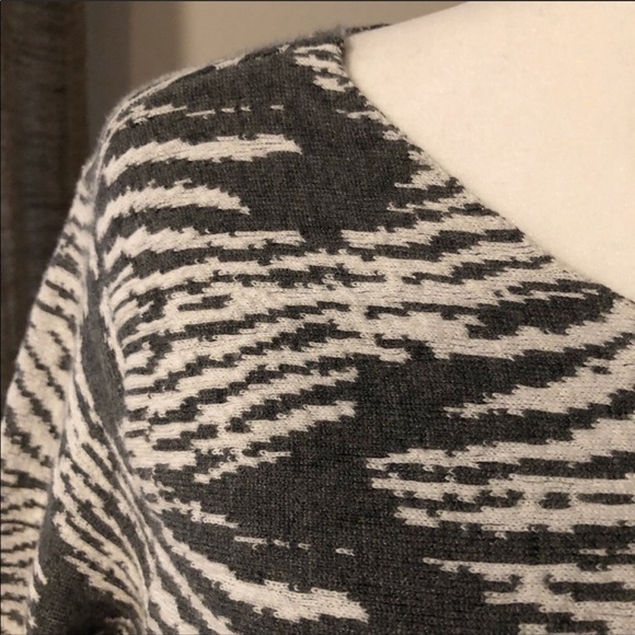 TOWNSEN gray and white cropped sweater - Picture 4 of 11